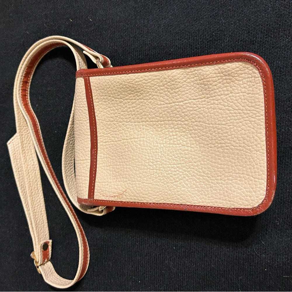 Elegant Cream and Brown Leather Crossbody Bag - Picture 5 of 16